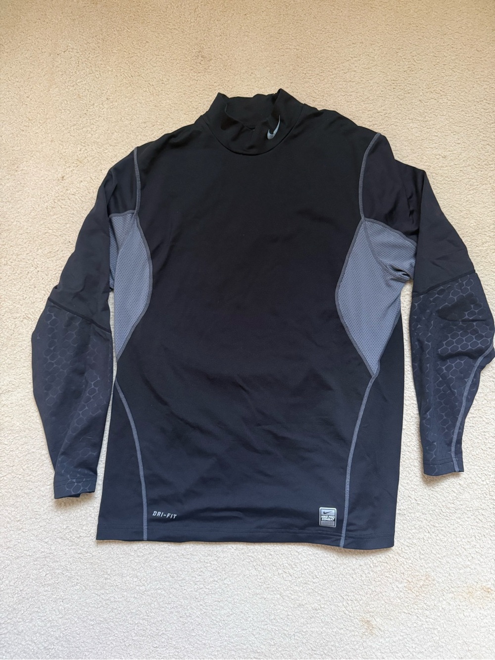 Nike Men’s Black & Gray Long-Sleeve Swim Rash Guard Top
